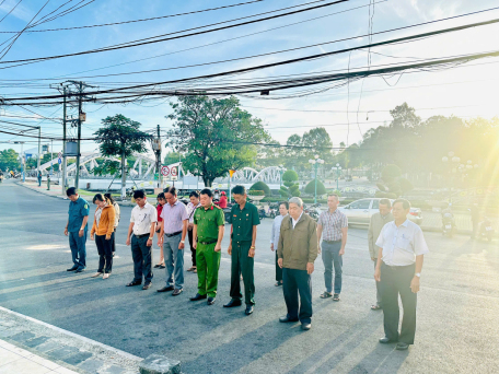 Lễ viếng các di tích trên địa bàn Phường 2 nhân dịp kỷ niệm 80 năm Ngày thành lập Quân đội nhân dân Việt Nam và 35 năm Ngày hội Quốc phòng toàn dân