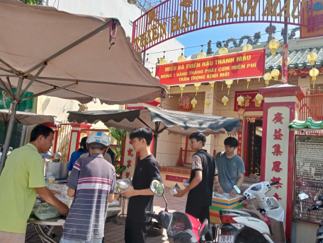 Chương trình trao tặng hộp cơm yêu thương hưởng ứng Tháng Công nhân 2025